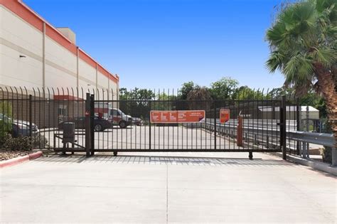 9811 north freeway|PUBLIC STORAGE .